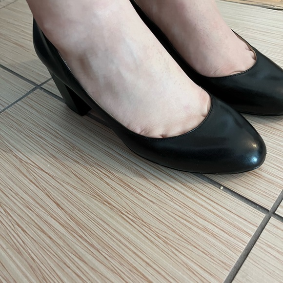 Nine West black heels US 7.5 - Picture 5 of 5